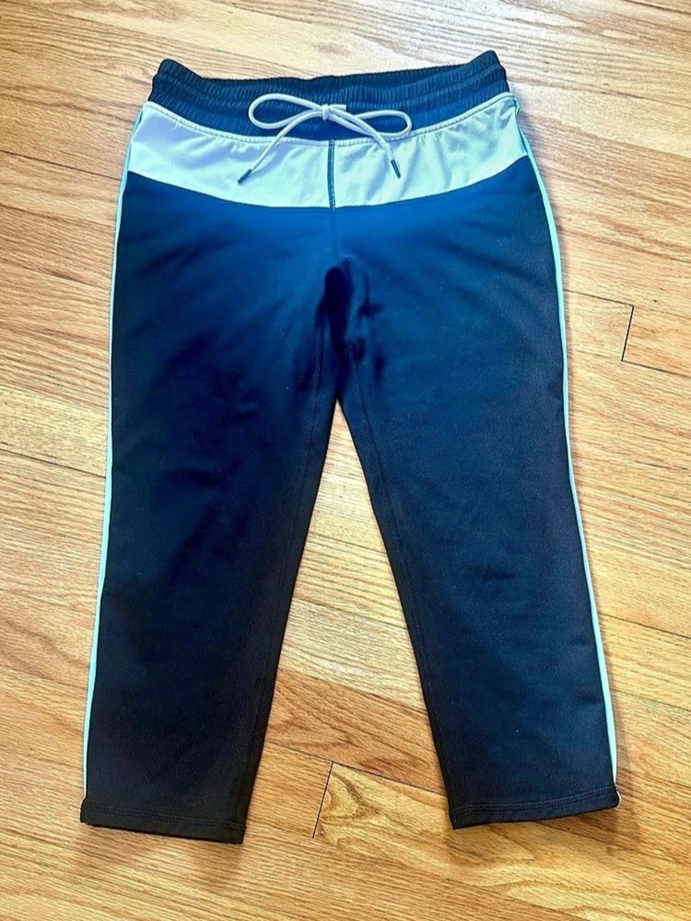 Fabletics Black Capri Leggings — Size Small